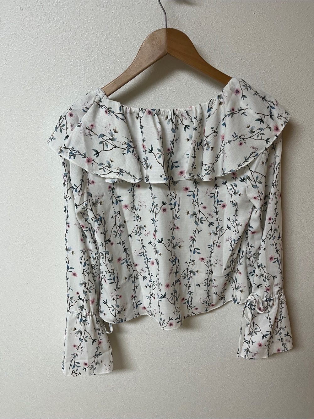 Tularosa White Floral Ruffle Button-Front Blouse women’s size XS - Picture 4 of 4